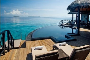 马尔代夫哪个居民岛有水屋，游客可以体验海上别墅的乐趣