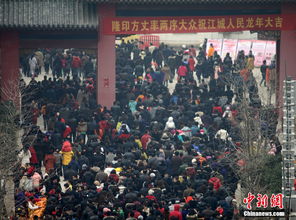 武汉30多万市民挤爆归元寺拜财神 