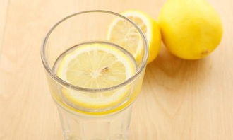 柠檬水怎样喝才能减肥,喝柠檬水减肥法。