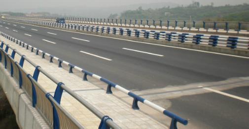 高速公路波形防撞护栏板的具体规格及重量要求 