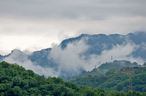 【窗前那座山那片云】