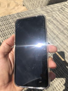 iPhone 11用户抱怨屏幕易刮花,使用一周全是划痕