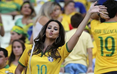 世界杯上的巴西球迷 谁有那张经典的世界杯巴西女球迷图片 流泪的那张