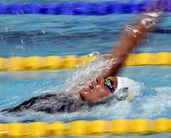 女子400米个人混合泳 克洛奇科娃比赛中