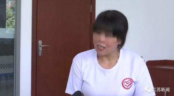 女儿30岁未婚遭亲妈铁棍毒打现场,年龄大了必须要结婚吗