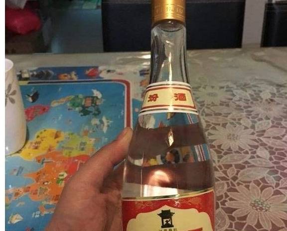 去超市买酒时 这5款低价白酒别错过,都是纯粮食酒,好喝性价高