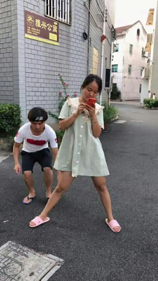 女孩子穿裙子一定要注意 