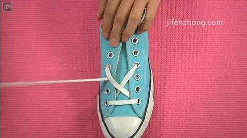 摩羯座系鞋带方法，摩羯座系鞋带方法视频(摩羯座的鞋子怎么写)