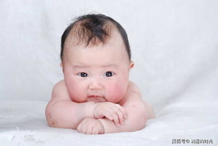 初生婴儿吃多少奶粉，刚出生的婴儿喝多少毫升奶粉