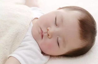 婴儿睡觉不踏实？一个月的宝宝睡觉不踏实易惊醒