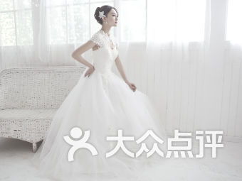 重庆婚纱礼服,想知道重庆哪里的婚纱礼服设计比较有特色？