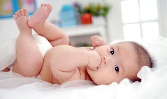 母乳喂养需要喂水吗 怎样给六个月宝宝选择适合的奶粉呢
