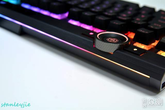 用过最贵的键盘 海盗船K100 RGB 机械键盘评测