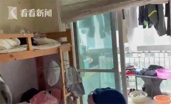 连厨房都放了床 上海浦东这个高档小区,90平米住39人