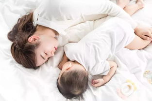 睡眠学问 宝宝跟妈妈一起睡是好事还是坏事