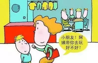 一女子公然在上海火车站抢孩子被抓 人贩子该不该判死刑