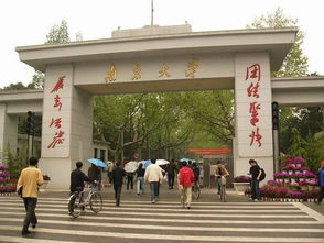 盘点中国最美的大学校门 国防科大宏伟如长城 