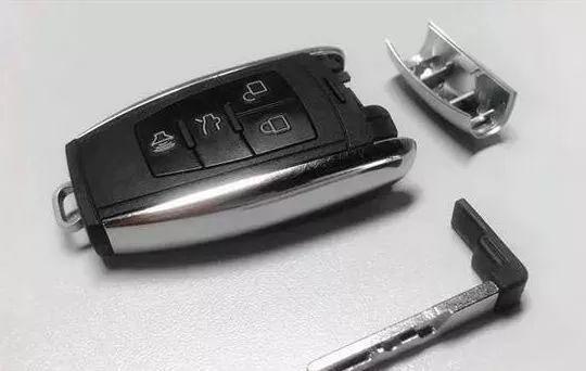 一键启动的车有钥匙孔吗 车钥匙没电咋办