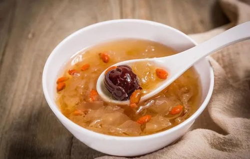 银耳红枣汤的功效与作用 银耳红枣枸杞汤有什么功效