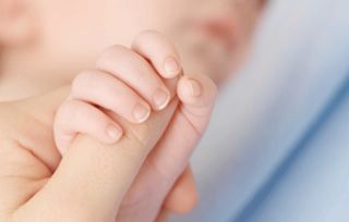 你懂得如何给宝宝剪指甲吗