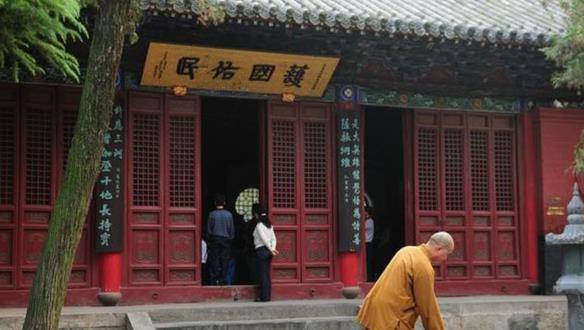 北大硕士邓文庆 剃度出家,父母苦劝后却被感染,也随他搬入寺庙