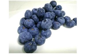 蓝莓要剥皮吗怎么剥正确吃蓝莓的方法,蓝莓怎么吃要剥皮？