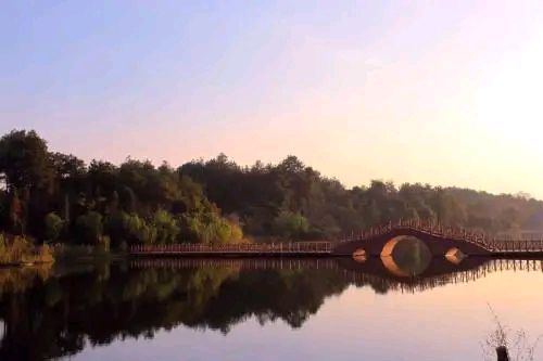 上饶龙潭湖公园里面要收停车费吗(龙潭湖周边哪有免费停车场)