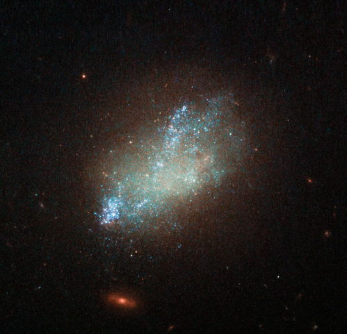 NASA宇宙图片 高密星系中心存在特大质量黑洞 