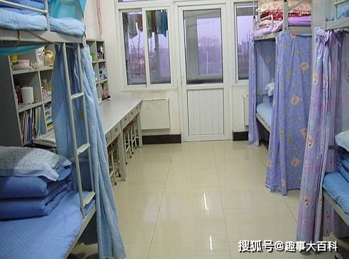 大学楼管检查女生寝室,各类 违禁品 走红网络,像小杂货铺一样