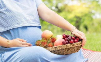 原创怀孕期间吃水果有讲究4多4少要切记孕妈妈马虎不得