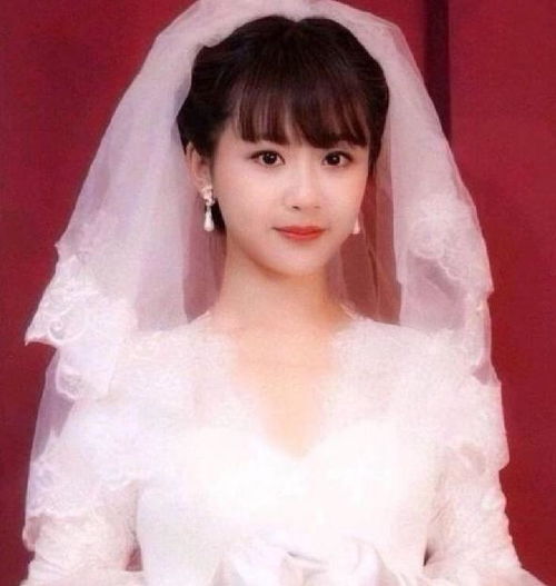 见过杨紫的西式婚纱照,美若天仙,再看看中式婚服,网友神评 作品 