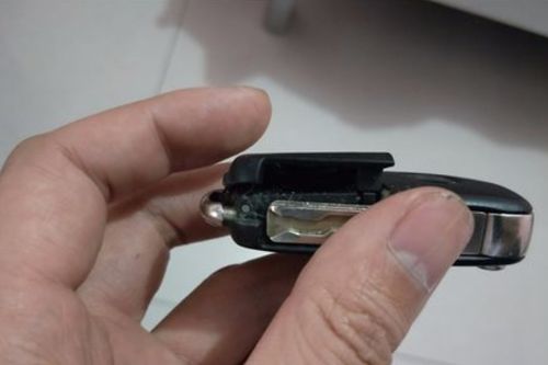 奇瑞瑞虎3遥控钥匙怎么拆卸换电池 
