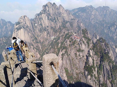 我国最险峻的四座山峰,华山泰山上榜,第一名令人望而却步