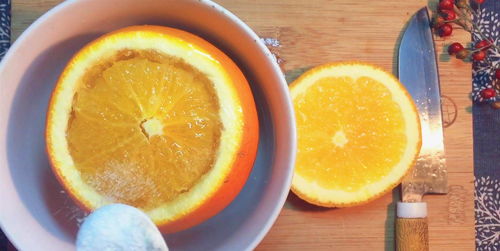 橙子蒸着吃你试过么 还要加上一点盐,据说口感还不错不会那么酸