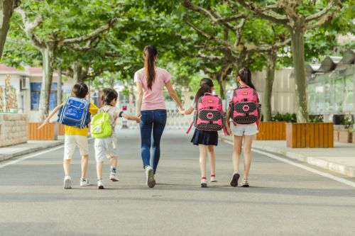 开学有礼 绿城德达玉园手绘书包 开学礼包大派送盛情开启