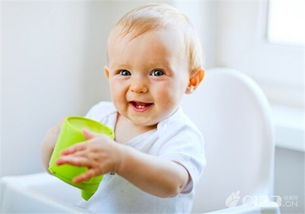婴儿喝水的注意事项 宝宝喝注意水3不3多原则