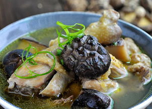 鸡茸蘑菇汤的做法 西餐牛排套餐中提供的浓汤是怎么做的？ 