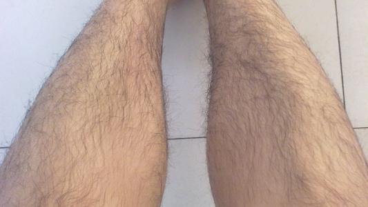 为什么有的男性腿毛旺盛,有的却很 光滑 这和健康有关系吗