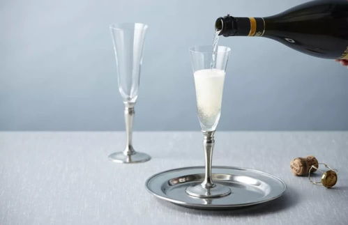 香槟的常见饮用方法及用具(香槟的常见饮用方法及用具图片)