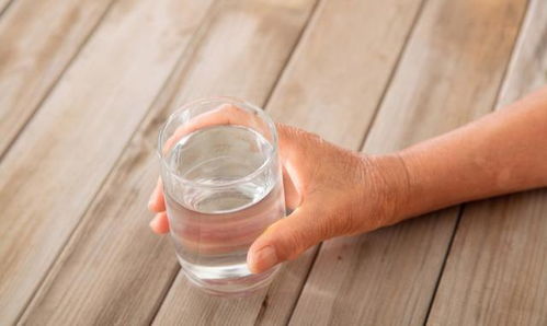 经常喝白开水，到底是对肾好还是会损伤肾(经常喝白开水会发胖吗)
