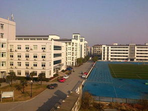 扬州旅游商贸学校是一所知名的中等职业学校，位于