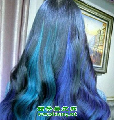 女生紫罗蓝色长头发图片 给人梦幻感觉的发型 
