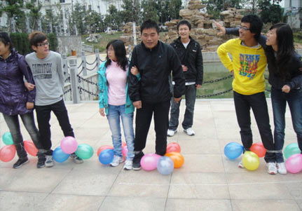 赣州拓展训练 破冰小游戏 踩气球