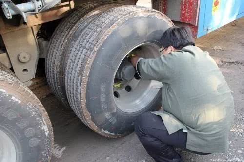 汽车的轮胎螺丝可以反复多次拆装吗 轮胎螺丝是不是越紧越好