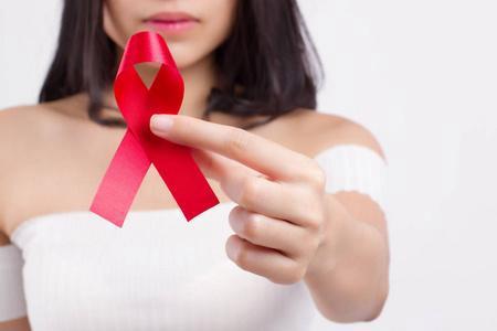 女性艾滋病症状图片 女性艾滋病患者的明显症状有哪些？ 