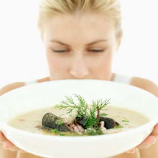 潮汕坐月子喝汤,产妇怎么根据身体情况喝汤进补?
