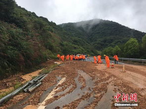 暴雨致江西多条高速公路泥石流 塌方 