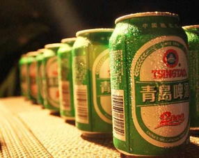 俄罗斯游客来中国旅游,第一次喝青岛啤酒,看看他们怎么评价
