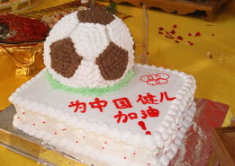 足球风格的蛋糕(摩羯座足球蛋糕)(足球蛋糕模型)
