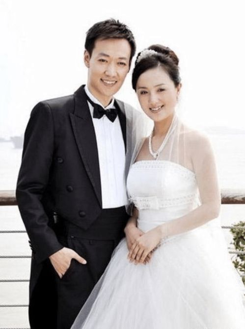 47岁辛柏青,与大学同学朱媛媛低调结婚26年,如今爱情事业双丰收